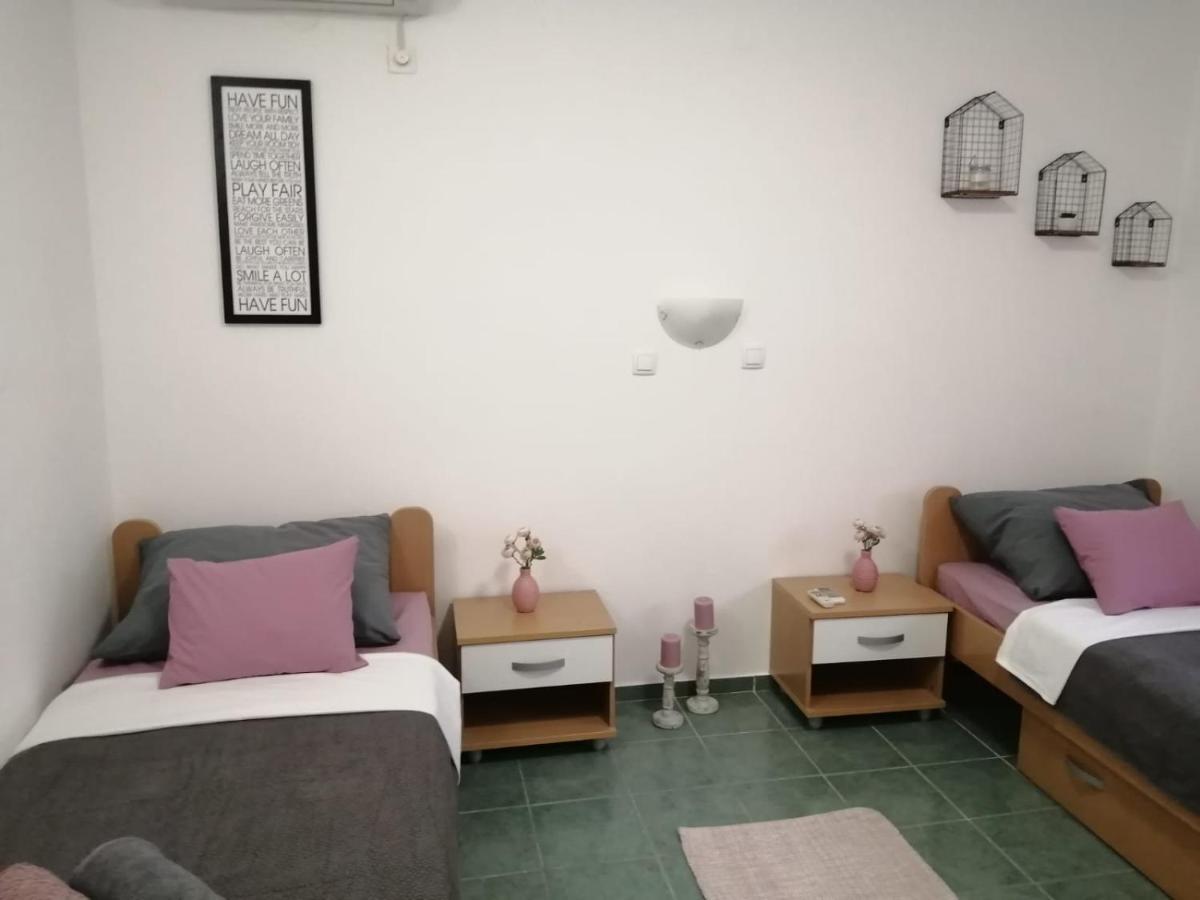 Holiday House Lara Starigrad Paklenica Extérieur photo